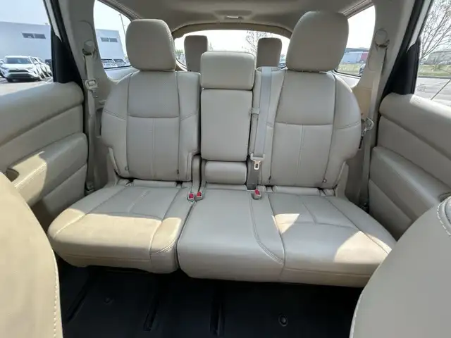 2019 Nissan Pathfinder 4x4 Platinum - Sunroof in Cars & Trucks in Edmonton - Image 27