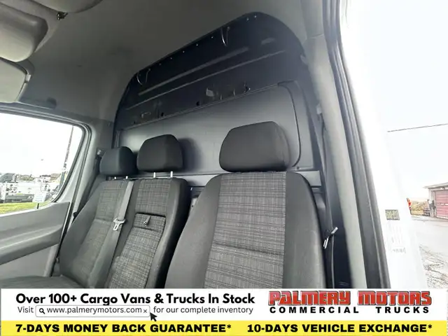 2017 Mercedes-Benz Sprinter 2500 144" HIGH ROOF 4X4 +LOW RANGE dans Autos et camions dans Région de Mississauga/Peel - Image 43