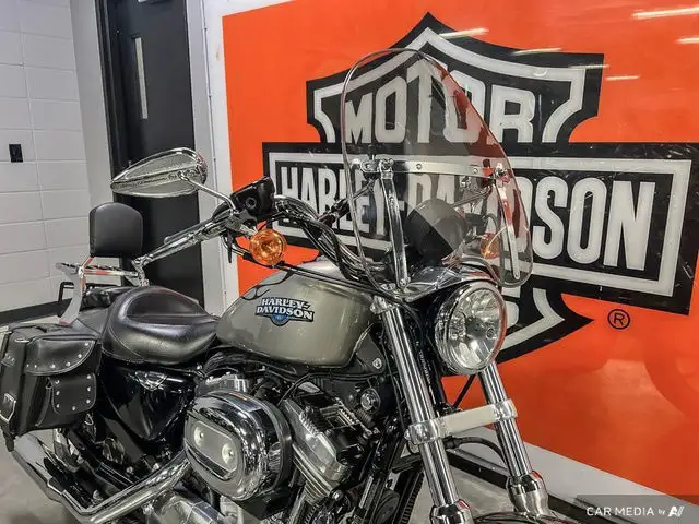 2009 Harley-Davidson XL883L SUPERLOW in Street, Cruisers & Choppers in Calgary - Image 7