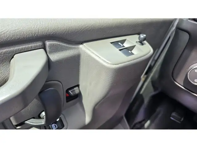 2019 GMC Savana Cargo Van G2500 - V6 Gas - BTooth/Cruise/Camera/ dans Autos et camions dans Ville de Toronto - Image 15