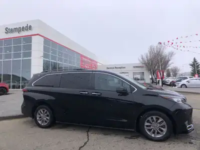 2022 Toyota Sienna XLE 8-Passenger