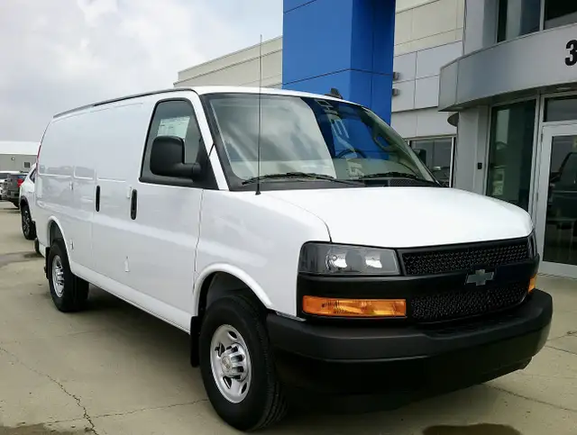 2025 Chevrolet Express Cargo Van BASE63838166098435122