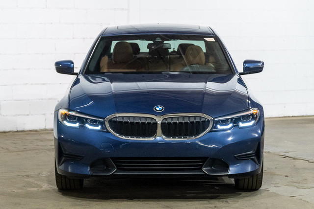 2021 BMW 3 Series 330i xDrive | Live Cockpit Pro | Sièges in Cars & Trucks in City of Montréal - Image 2