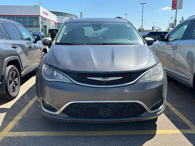 2017 Chrysler Pacifica Limited | 360 Camera | Rear DVD Player in Cars & Trucks in Edmonton - Image 3