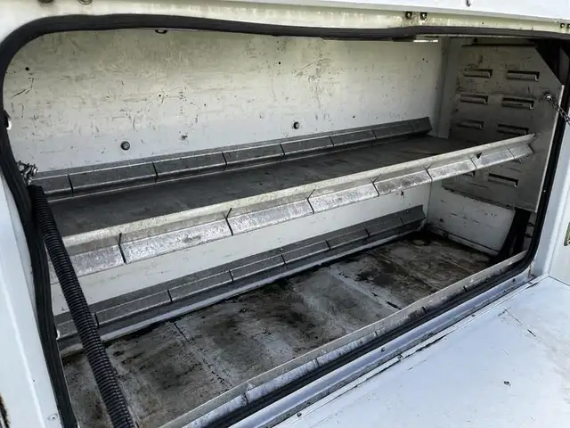 2008 ford F-550 Service Truck With Bucket 2WD Diesel in Heavy Trucks in Richmond - Image 16