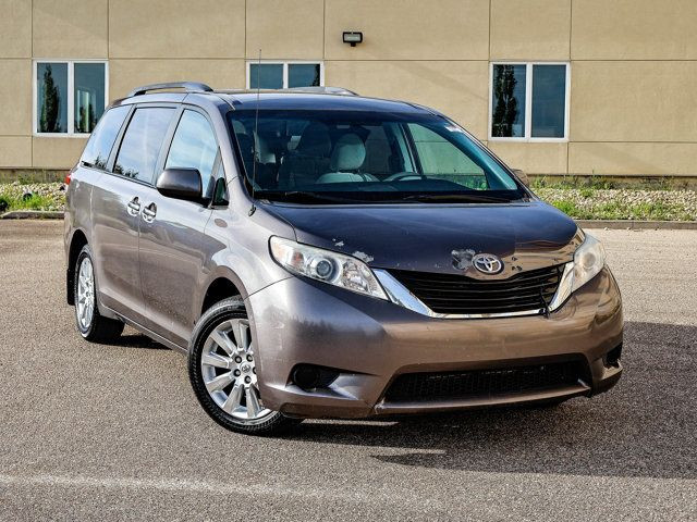 2011 Toyota Sienna LE AWD 3.5L in Cars & Trucks in Strathcona County - Image 2