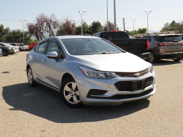 2018 Chevrolet Cruze LS in Cars & Trucks in Kelowna - Image 2