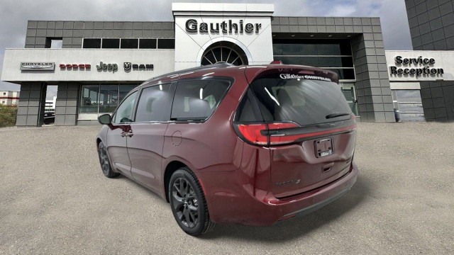2022 Chrysler Pacifica Limited in Cars & Trucks in Winnipeg - Image 4