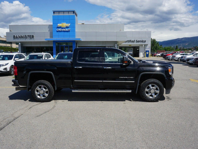 2017 GMC Sierra 3500HD in Cars & Trucks in Penticton - Image 4