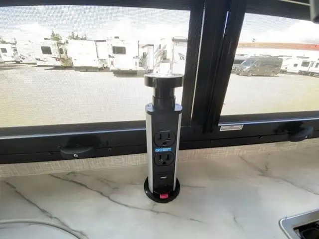 2025 Thor Motor Coach Gemini AWD 24KB in RVs & Motorhomes in Kelowna - Image 49