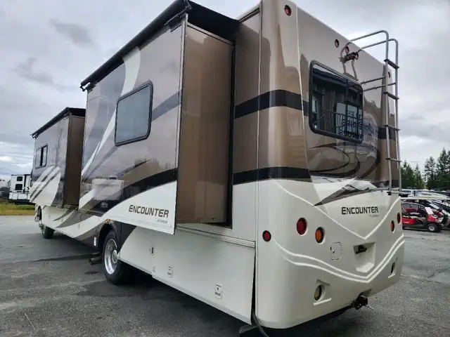 2014 Coachmen Encounter 36KS in RVs & Motorhomes in Thetford Mines - Image 9