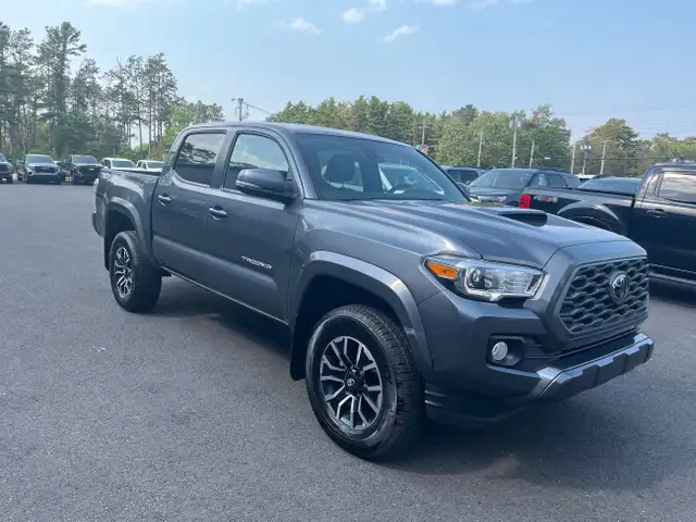 2023 Toyota Tacoma MANUAL TRANSMISSON!! PRICED TO MOVE! LOW KM!62939425589891122