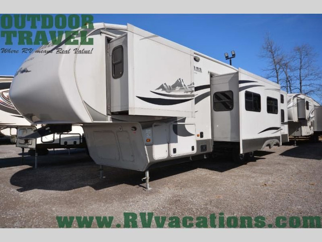 2012 Keystone RV Montana High Country 333DB in Travel Trailers & Campers in Hamilton