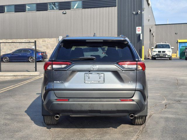 2020 Toyota RAV4 LE | Adaptive Cruise | Heated Seats in Cars & Trucks in Guelph - Image 4