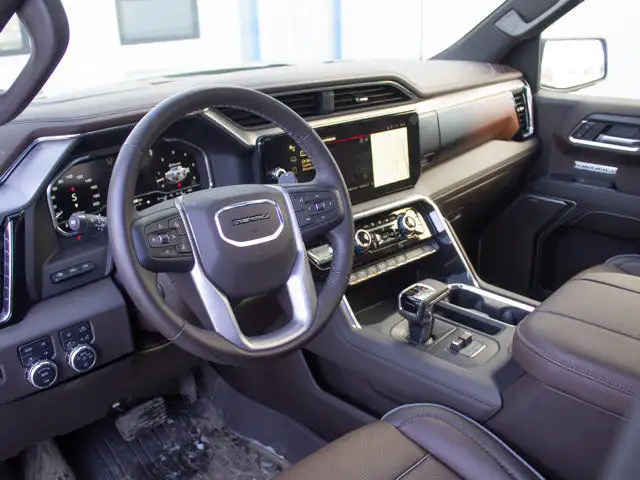 2025 GMC Sierra 1500 Crew Cab Short Box 4-Wheel Drive Denali for dans Autos et camions dans Ville d’Edmonton - Image 14