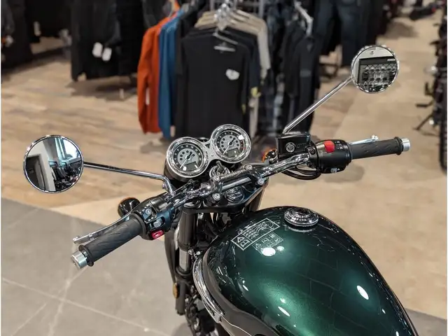 2025 Triumph Bonneville T100 // Competition Green/Ironstone in Dirt Bikes & Motocross in Winnipeg - Image 9