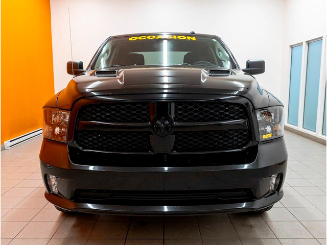  2021 Ram 1500 Classic EXPRESS CREW V8 4X4 *BLACK PKG* BLUETOOTH dans Autos et camions  à Laurentides - Image 4