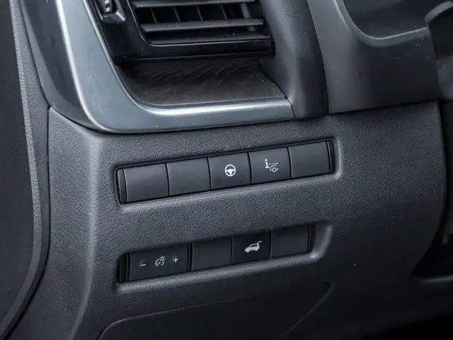 2021 Nissan Rogue Platinum | One Owner | Low Mileage | Low dans Autos et camions dans Hamilton - Image 9