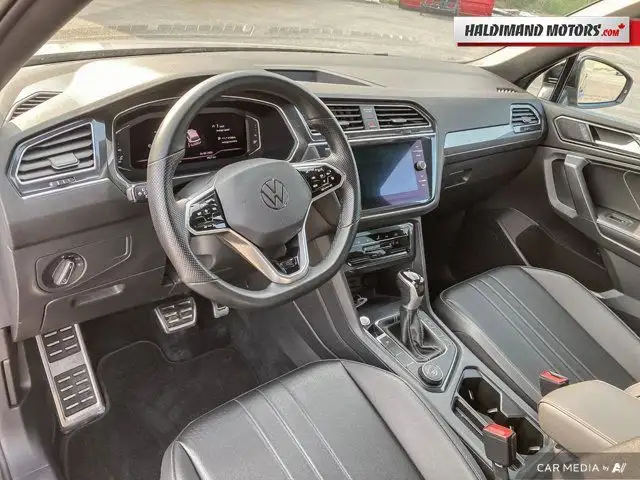 2022 Volkswagen Tiguan Comfortline R-Line Black Edition in Cars & Trucks in Hamilton - Image 17