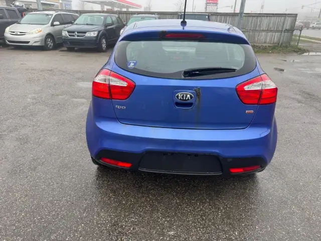 2015 Kia Rio HATCH, AUTO, 4 CYL, GREAT ON FUEL, AS IS SPECIAL in Cars & Trucks in London - Image 5