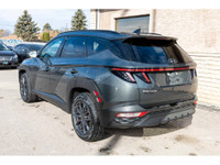 CLEAN CARFAX AND LIKE NEW! - 2.5L Engine - AWD - Automatic Transmission - Sunroof - Leather Interior... (image 4)