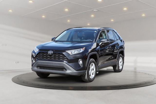2020 Toyota RAV4 XLE + TRACTION INTEGRALE + TOIT OUVRANT XLE AWD in Cars & Trucks in Longueuil / South Shore