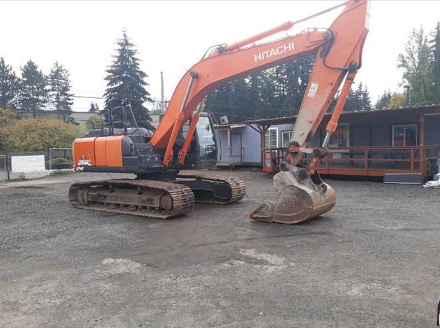 2015 HITACHI ZX250 LC-6 Crawler Excavators for sale in Heavy Equipment in Edmonton - Image 2