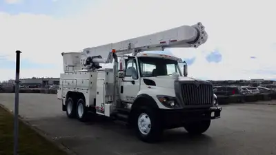 2008 International 7500 Tandem Bucket Truck DieselWith Air Brakes 9.3L L6 DIESEL engine, allison tra...
