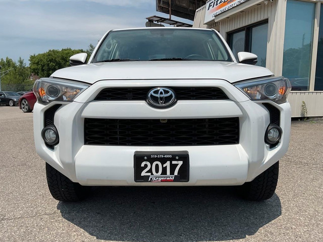 2017 Toyota 4Runner SR5 4WD - LTHR! NAV! BACK-UP CAM! 7 PASS! SU in Cars & Trucks in Kitchener / Waterloo - Image 2