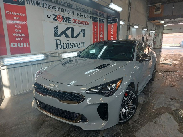  2023 Kia Stinger CERTIFÉ BAS KILO GRIS FANTÔME SUPER LOOK AWD in Cars & Trucks in Laval / North Shore