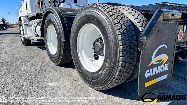 2011 FREIGHTLINER CASCADIA CA113DC DAY CAB in Heavy Trucks in Chilliwack - Image 8