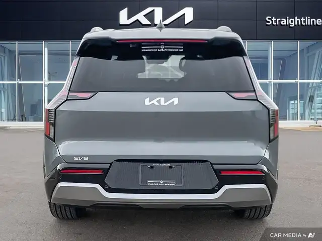 2026 Kia EV9 Land w/ Premium Package62863215835138124