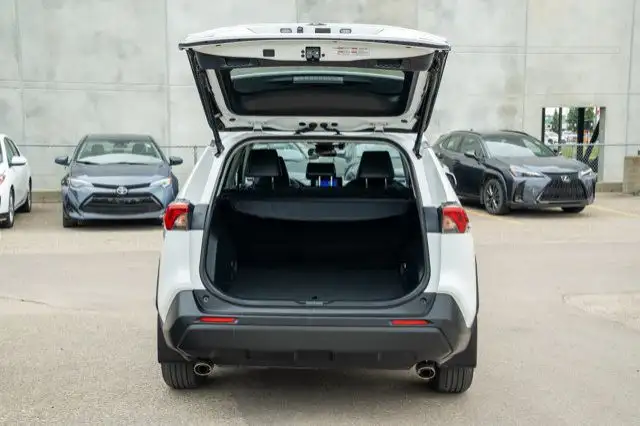 2024 Toyota RAV4 Hybrid XLE dans Autos et camions dans Ville d’Edmonton - Image 12