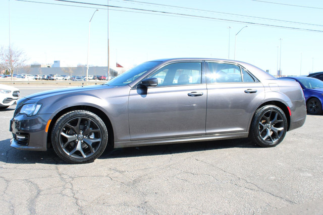 2022 Chrysler 300 in Cars & Trucks in Oakville / Halton Region - Image 3