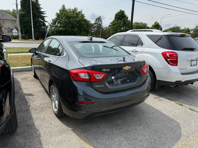2018 Chevrolet Cruze LT Auto VERY FUEL EFFICEINT | GREAT SERV... in Cars & Trucks in London - Image 3