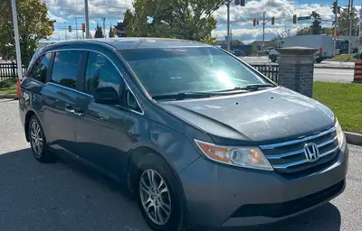 2013 Honda Odyssey 4dr Wgn EXL-W/RES with 8 seats,LEATHER alloys , backup camera with all Possible O...