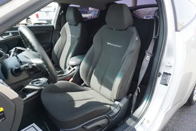 2017 Hyundai Veloster in Cars & Trucks in Oakville / Halton Region - Image 14