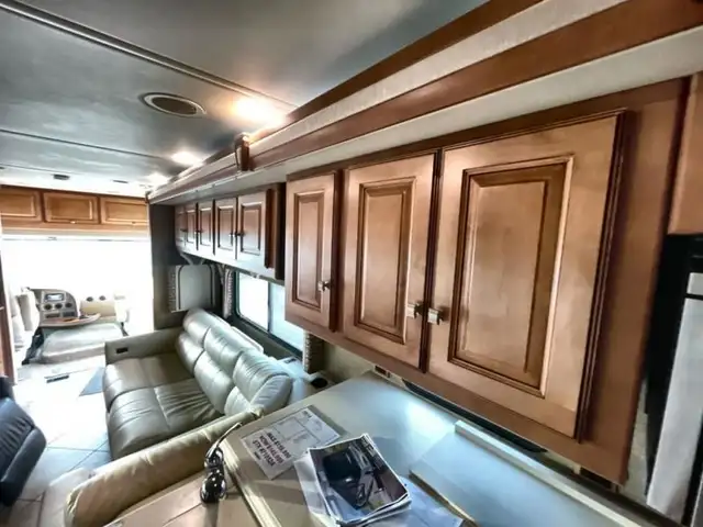 2014 Winnebago Adventurer 38Q in RVs & Motorhomes in Kamloops - Image 28