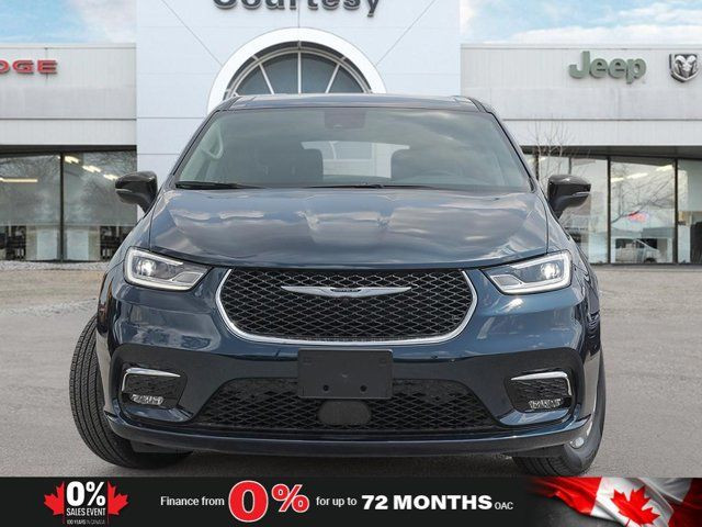 2025 Chrysler Pacifica Select in Cars & Trucks in Calgary - Image 2
