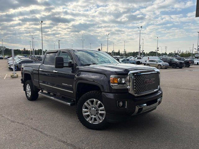 2015 GMC Sierra 2500HD Denali 6.6L Duramax in Cars & Trucks in Edmonton - Image 2