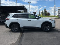 2023 NISSAN ROGUE S - AWD - NO ACCIDENTS - ONE OWNER FEATURES INCLUDE - - Cloth Interior - Heated St... (image 3)