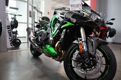 $250 GEAR CASH & 1 YR KPP TELL END OF JUNE ! 2023 Kawasaki Ninja H2 SX SE ENGINEERED TO BE FREE The...