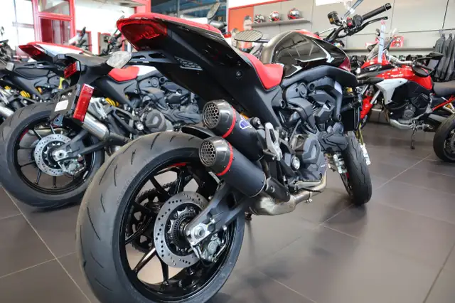 2025 Ducati Monster SP in Sport Bikes in Edmonton - Image 6