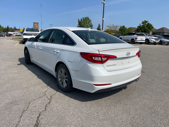 2015 Hyundai Sonata GL low km | fuel efficient | great first car in Cars & Trucks in London - Image 3