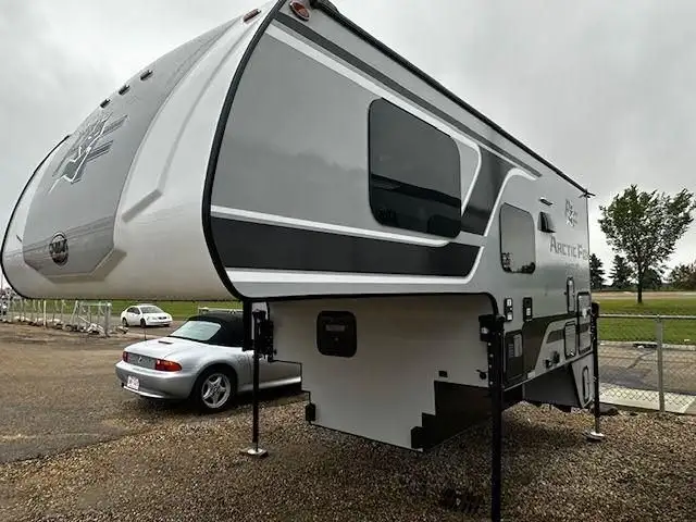 2026 ARCTIC FOX 811 in Travel Trailers & Campers in Edmonton - Image 12