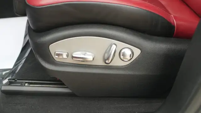2022 Porsche Macan Base, Sunroof, Navigation, Red Interior, Navi in Cars & Trucks in Oakville / Halton Region - Image 13