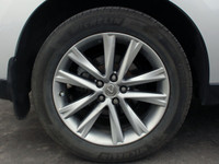 HYBRID VEHICLE FEATURES: »» Combines electric and gasoline power seamlessly »» Regenerative braking... (image 7)