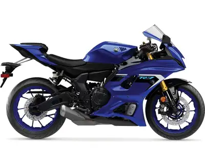 YAMAHA YZF-R7 2025 Comblant l’écart entre l’YZF-R3 d’entrée de gamme et la toute nouvelle YZF-R9 l'Y...