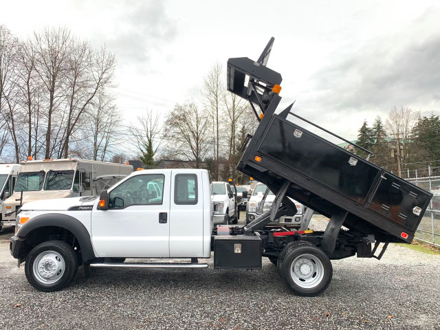 2011 FORD F550 - UTILITY / FLAT BED / DUMP TRUCK W/ CRANE *RARE* in Heavy Trucks in Burnaby/New Westminster - Image 2