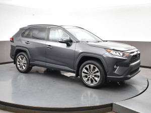 2019 Toyota RAV 4 XLE AWD PREMIUM PACKAGE w/ Leather Seats, Heated Seats, Sunroof, and Safety Sense!!